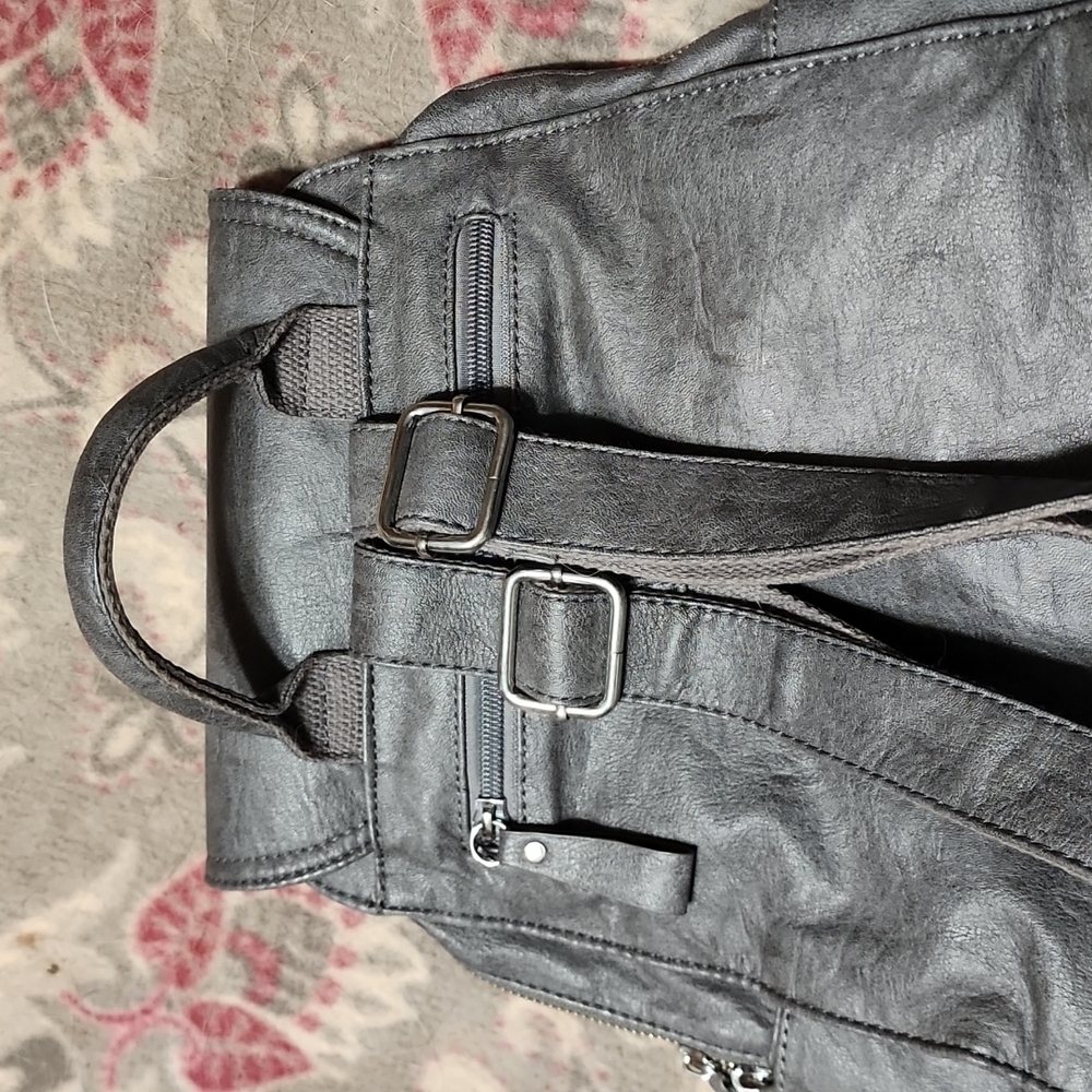 Backback - Picture 5 of 9